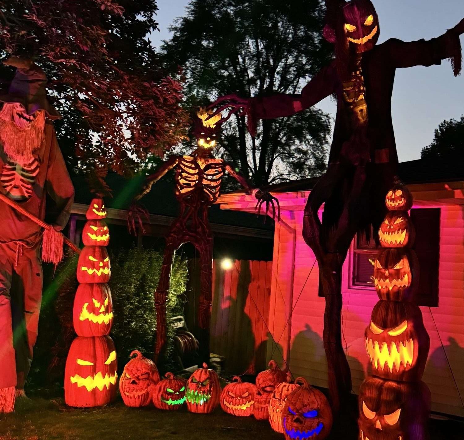 Decorated Halloween Homes 158 doom and gloom haunted decorated home portage indiana rotated e1788892883990